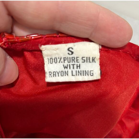 Vintage Laurence Kazar red silk top with beaded design Size S short sleeves - Picture 13 of 13